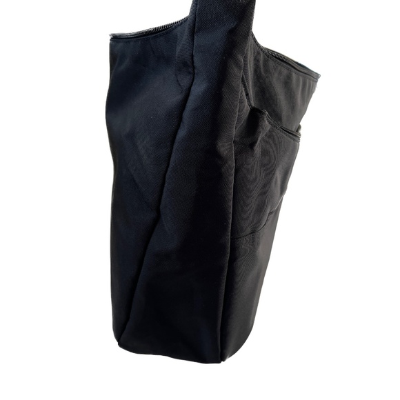 Tracker Anti Theft Crossbody Bag Travel Black 12" x 10" x 4.5 RFID slot - Picture 8 of 9